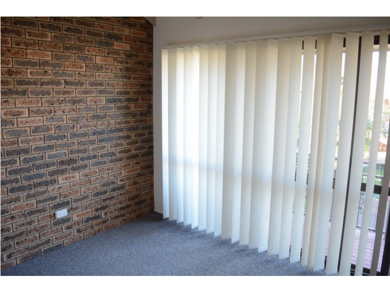 2/367 Margaret Street, Newtown QLD 4350