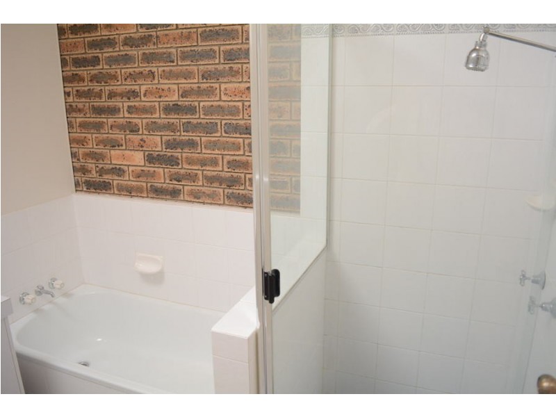 2/367 Margaret Street, Newtown QLD 4350