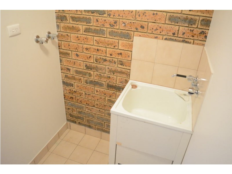 2/367 Margaret Street, Newtown QLD 4350