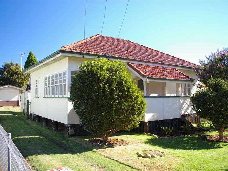 4 Rhyde Street, Mount Lofty QLD 4350