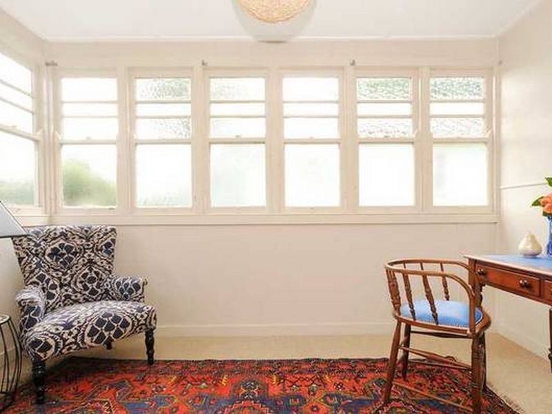 4 Rhyde Street, Mount Lofty QLD 4350