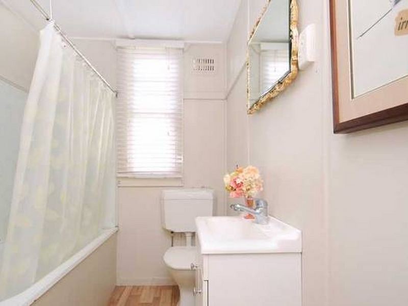 4 Rhyde Street, Mount Lofty QLD 4350