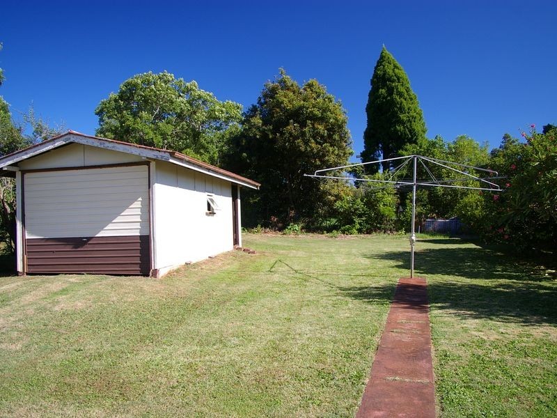 4 Rhyde Street, Mount Lofty QLD 4350