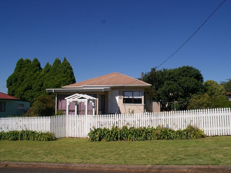 6 Dunkley Street, South Toowoomba QLD 4350