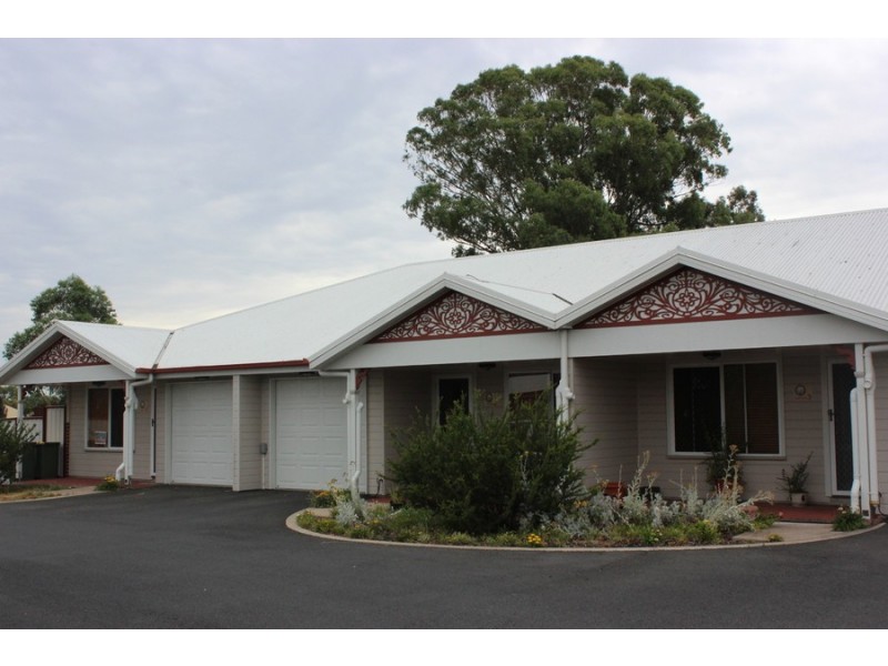 3 & 4/22 Queen Street, Clifton QLD 4361