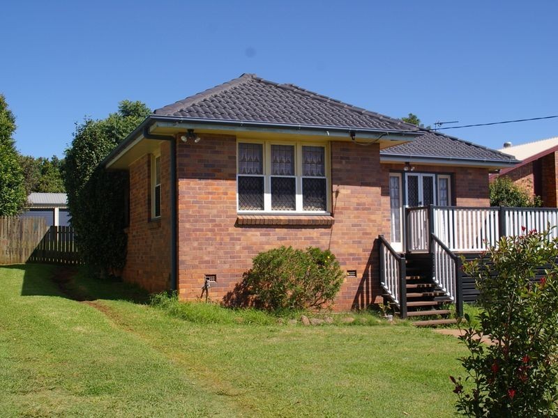 8 Gregory Street, North Toowoomba QLD 4350