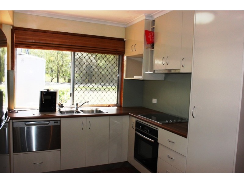 16 Air Force Road, Helidon QLD 4344
