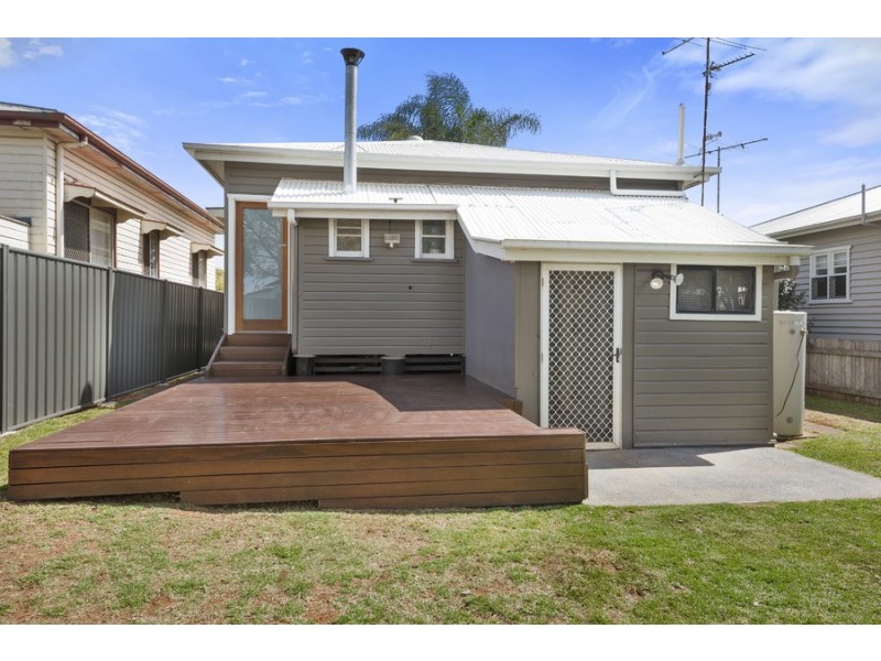 6 Cay Street, Newtown QLD 4350