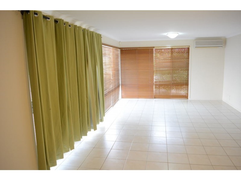 136 Spring Street, Middle Ridge QLD 4350