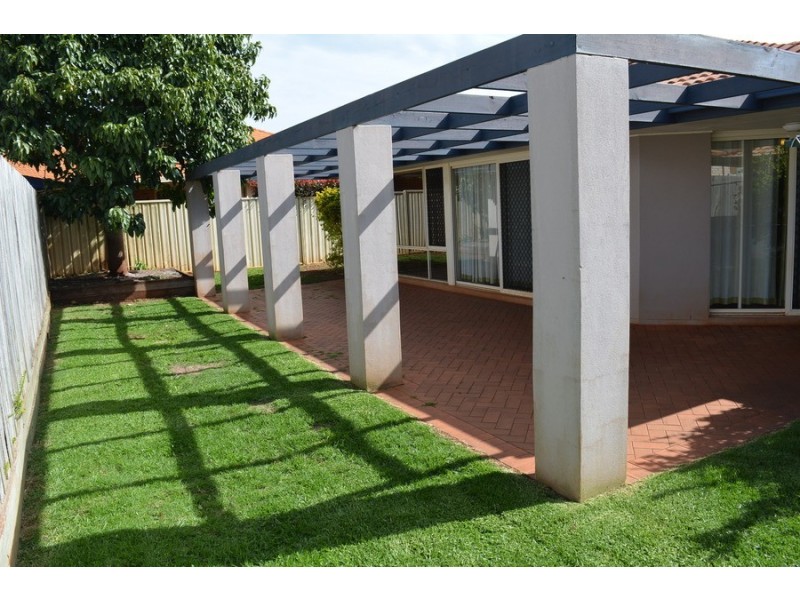 136 Spring Street, Middle Ridge QLD 4350