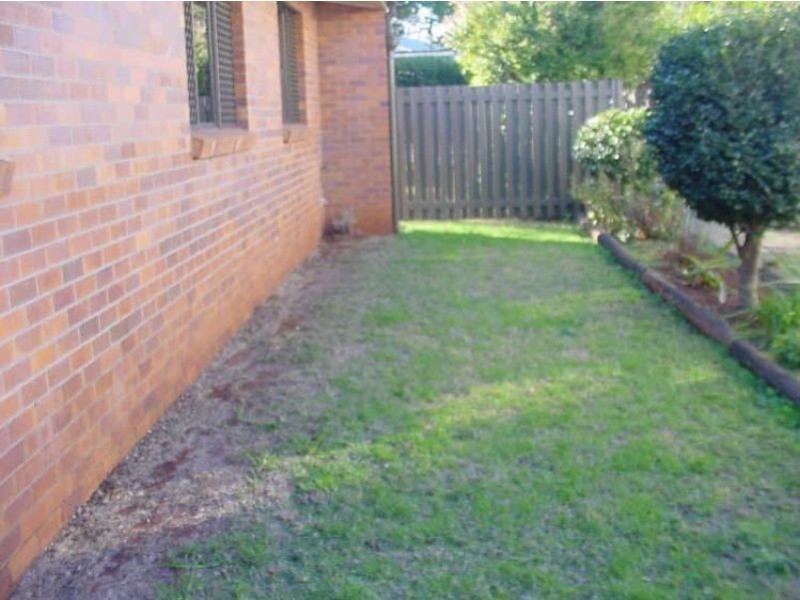 1/186a Campbell Street, Newtown QLD 4350