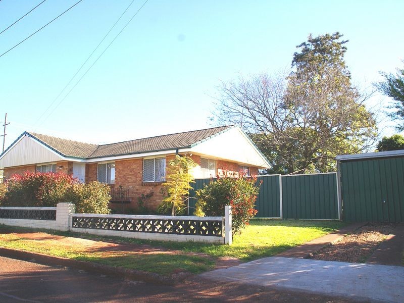 3b Doncaster Street, Newtown QLD 4350