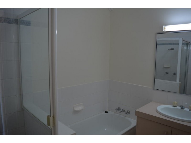 1/369 Margaret Street, Newtown QLD 4350