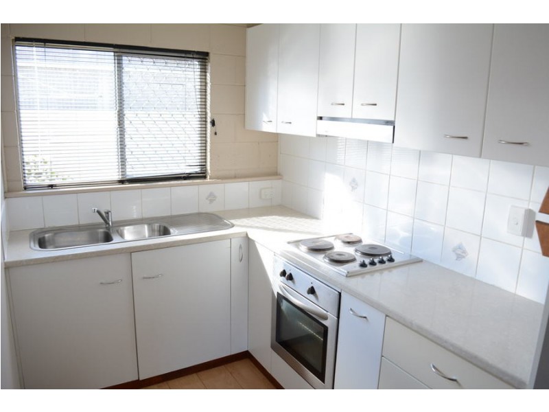 3/9 Whitefriars Street, Rockville QLD 4350