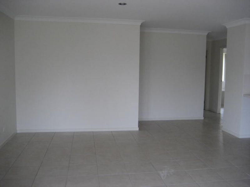 6 Alpine Court, Cranley QLD 4350