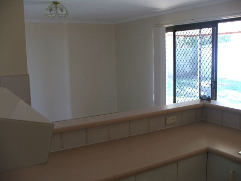 8 Moore Crescent, Wilsonton QLD 4350