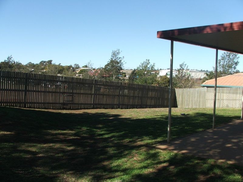8 Moore Crescent, Wilsonton QLD 4350