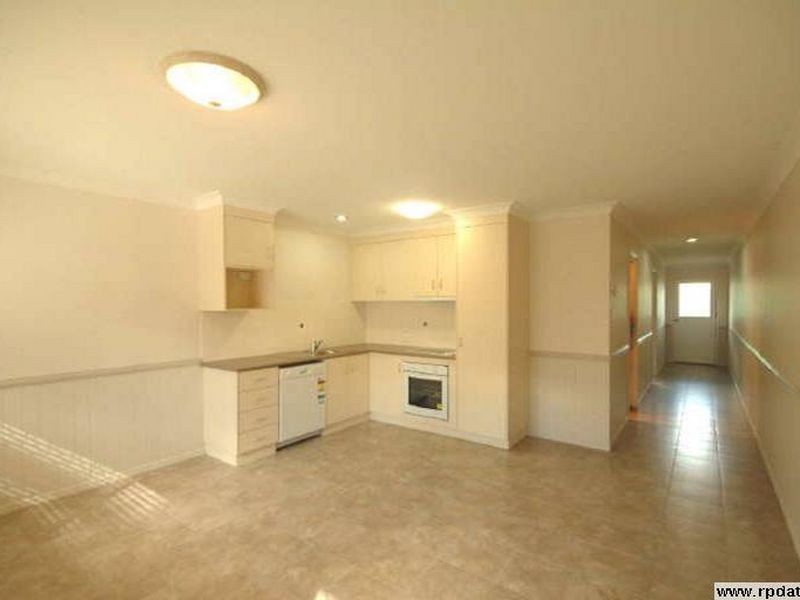 5/6a Clarissa Street, Newtown QLD 4350