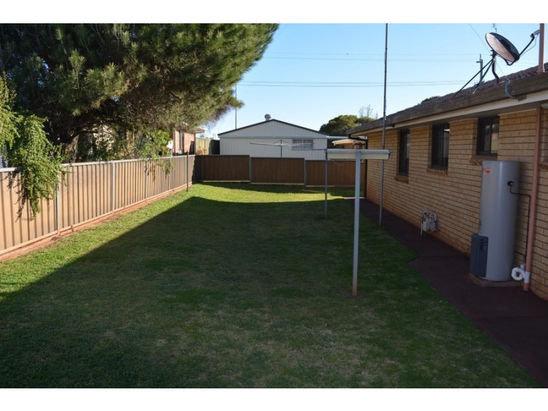 2/18 Hawker Street, Wilsonton QLD 4350