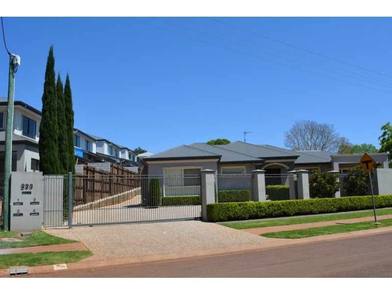 4/223 Mackenzie Street, Centenary Heights QLD 4350