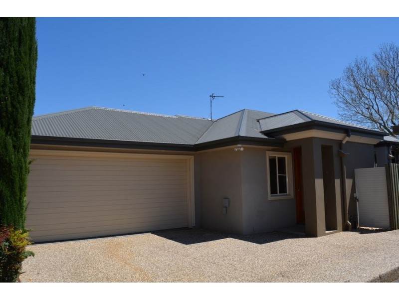 4/223 Mackenzie Street, Centenary Heights QLD 4350