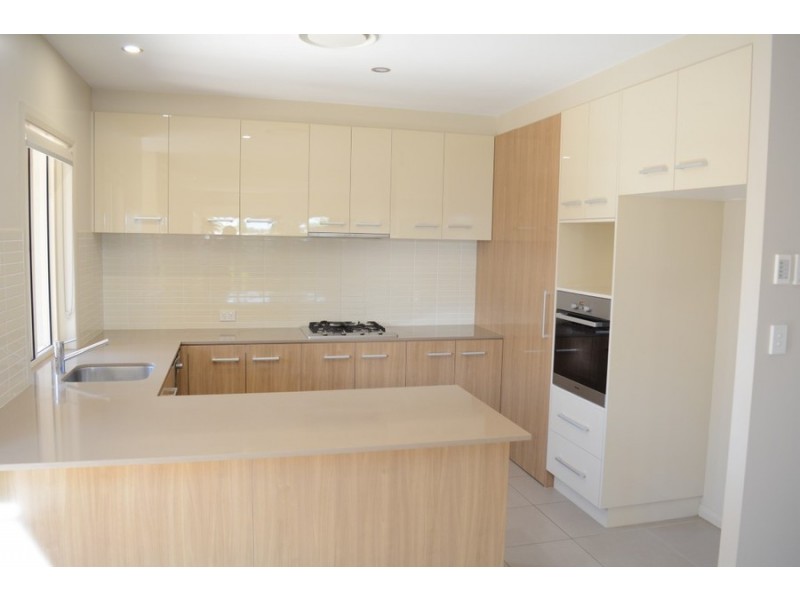 4/223 Mackenzie Street, Centenary Heights QLD 4350