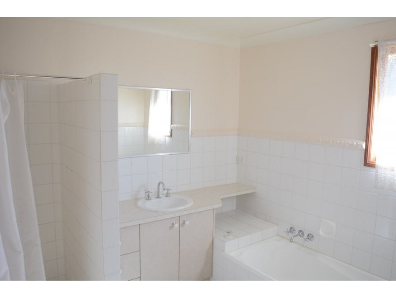 2/4 Creek Street, Toowoomba QLD 4350