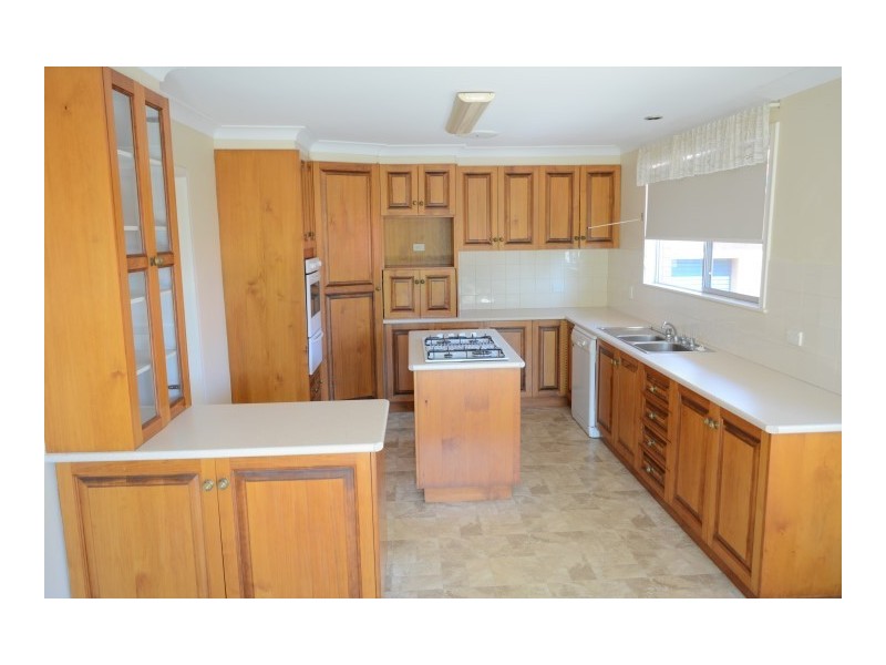 24 Mary Street, Mount Lofty QLD 4350