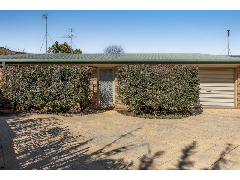 2/5 Quinlan Court, Darling Heights QLD 4350