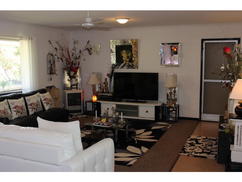 3 Robb Street, Oakey QLD 4401