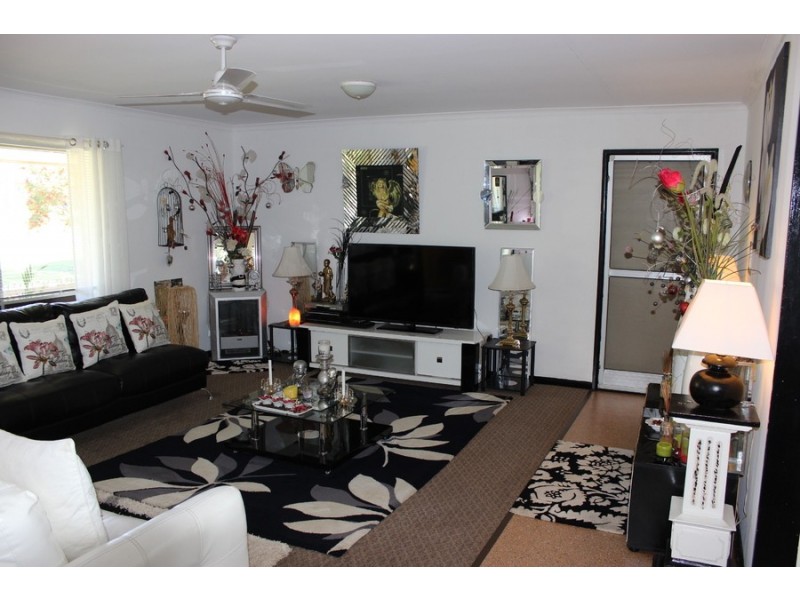 3 Robb Street, Oakey QLD 4401