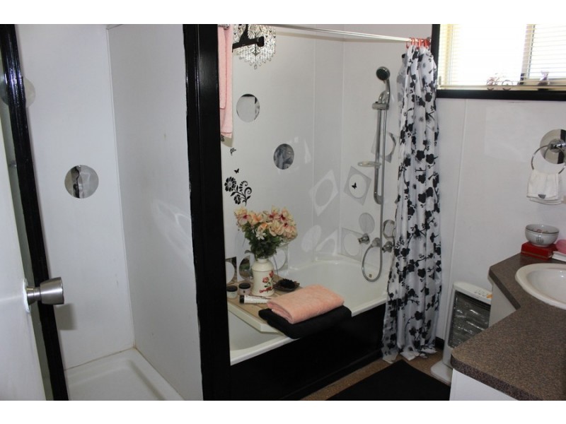 3 Robb Street, Oakey QLD 4401