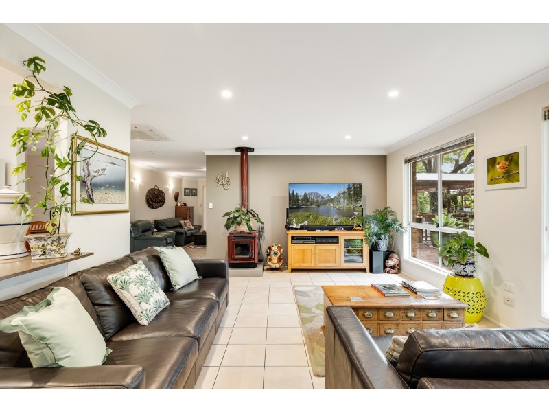 1 Birdland Drive, Glenvale QLD 4350