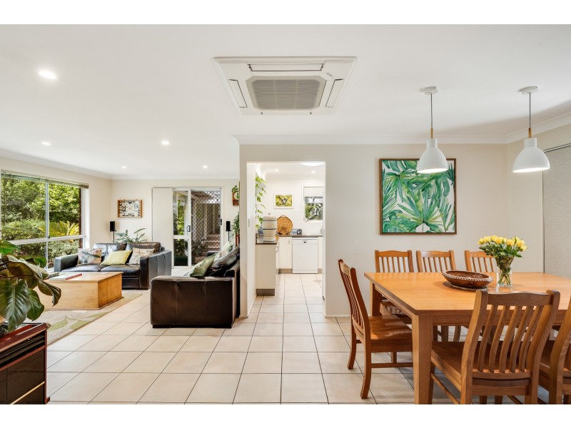 1 Birdland Drive, Glenvale QLD 4350
