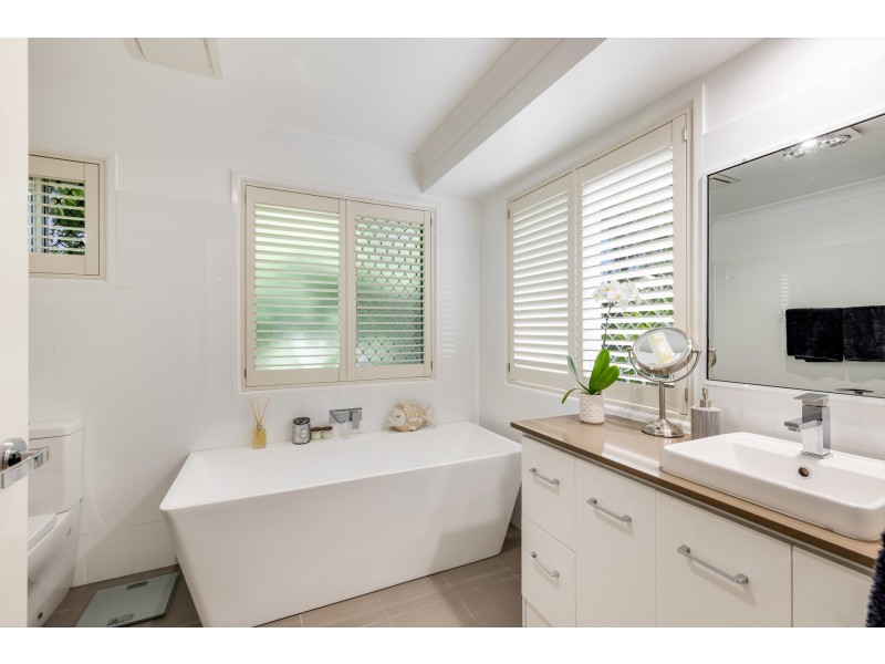 1 Birdland Drive, Glenvale QLD 4350