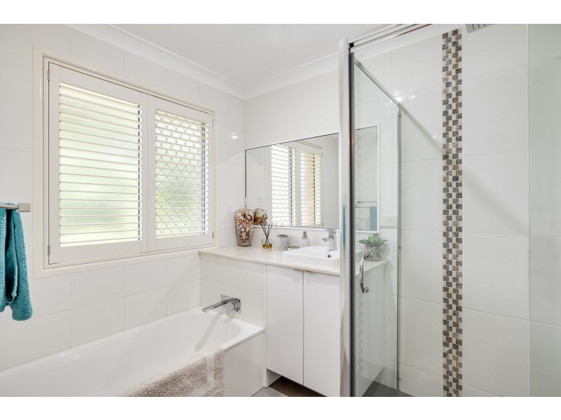 1 Birdland Drive, Glenvale QLD 4350