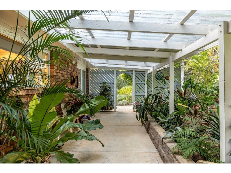 1 Birdland Drive, Glenvale QLD 4350