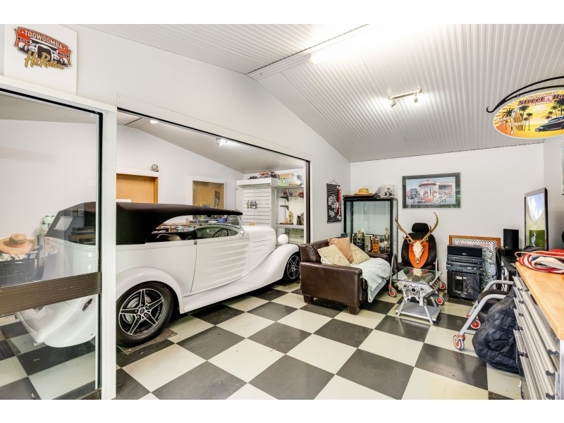 1 Birdland Drive, Glenvale QLD 4350