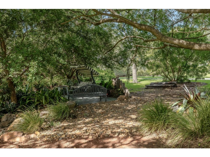 1 Birdland Drive, Glenvale QLD 4350