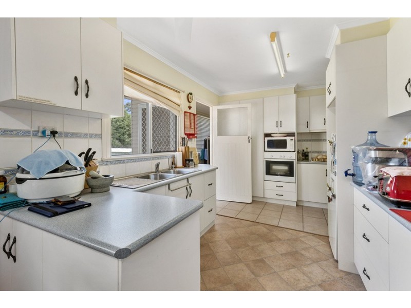 33 Esmond Street, Rockville QLD 4350