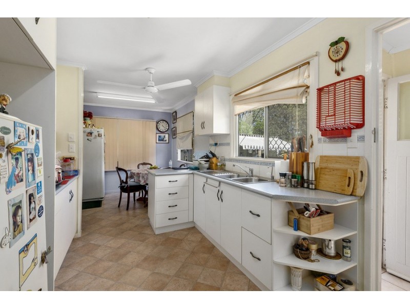 33 Esmond Street, Rockville QLD 4350