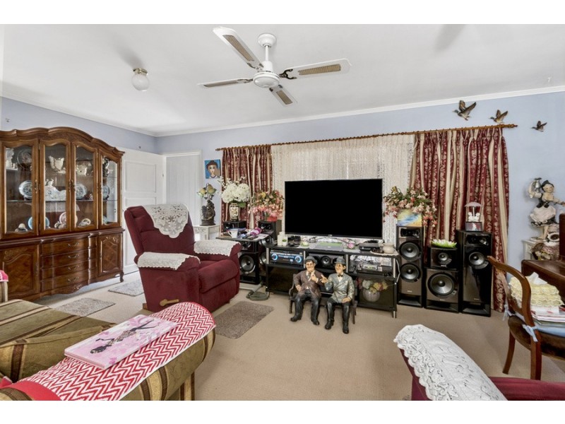 33 Esmond Street, Rockville QLD 4350