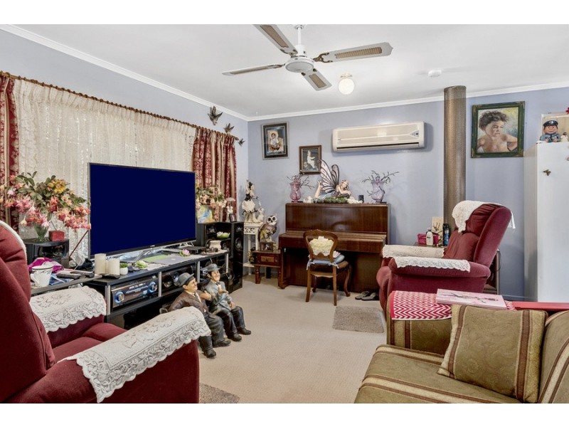 33 Esmond Street, Rockville QLD 4350