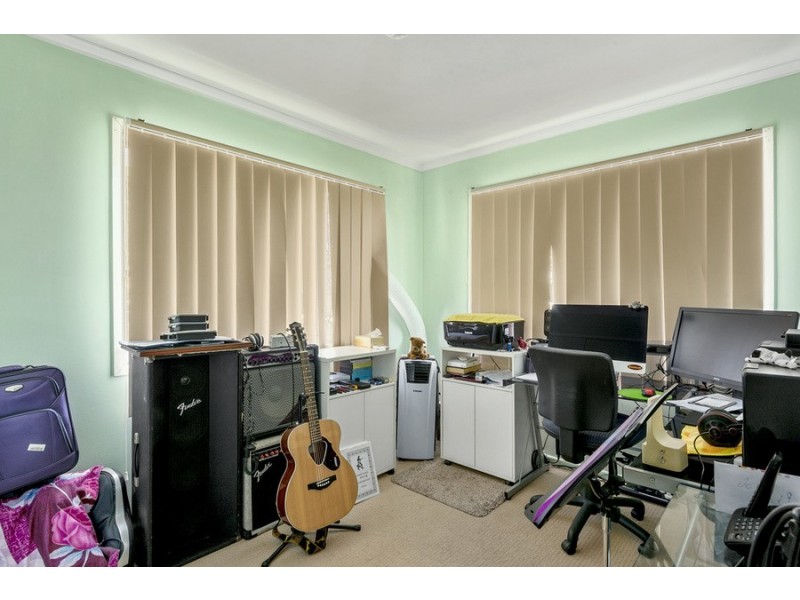 33 Esmond Street, Rockville QLD 4350