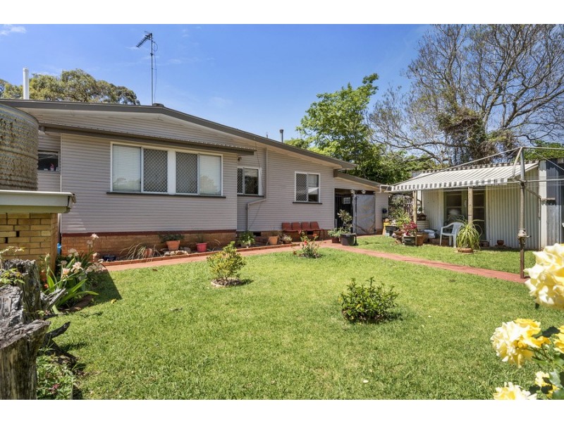 33 Esmond Street, Rockville QLD 4350