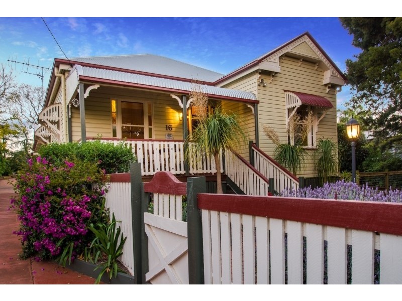 16 Stone Street, Wilsonton QLD 4350