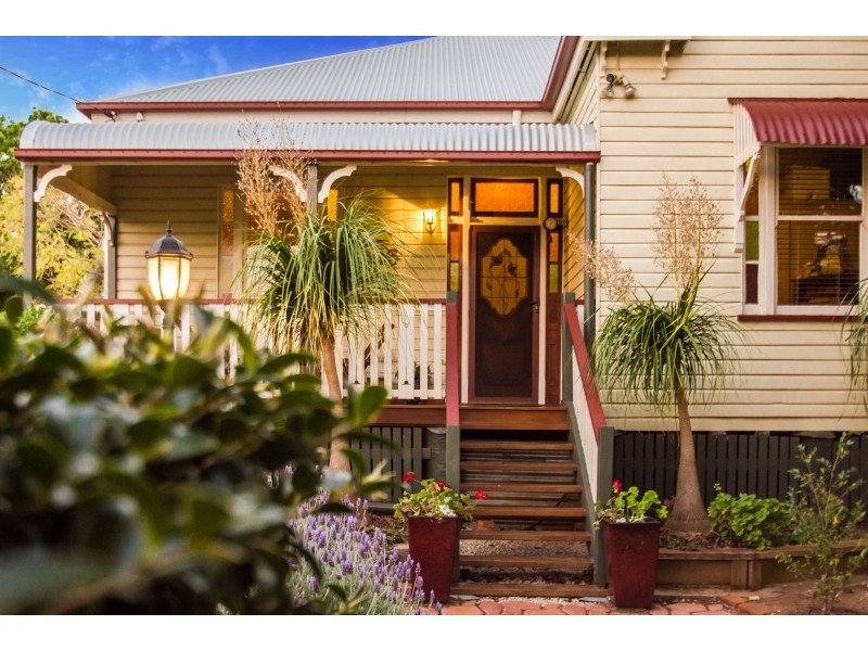 16 Stone Street, Wilsonton QLD 4350