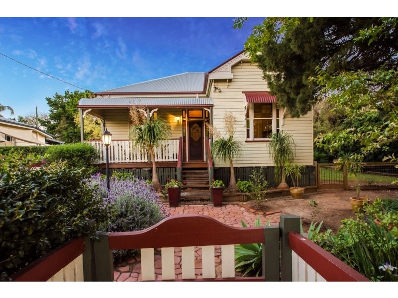 16 Stone Street, Wilsonton QLD 4350