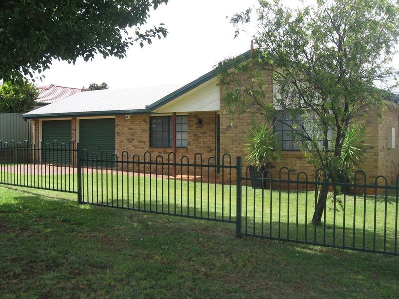 8 Stoneyhurst Court, Glenvale QLD 4350