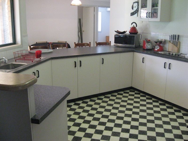 8 Stoneyhurst Court, Glenvale QLD 4350